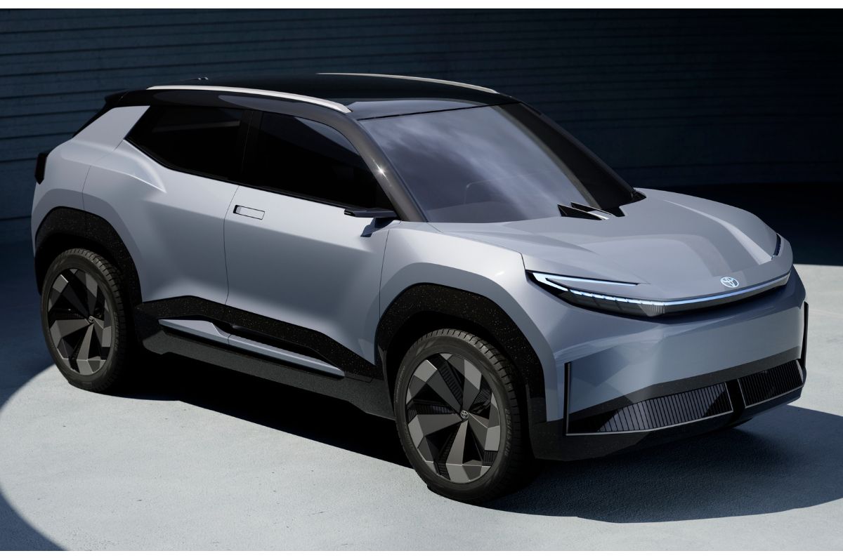 Toyota Urban SUV concept front quarter 